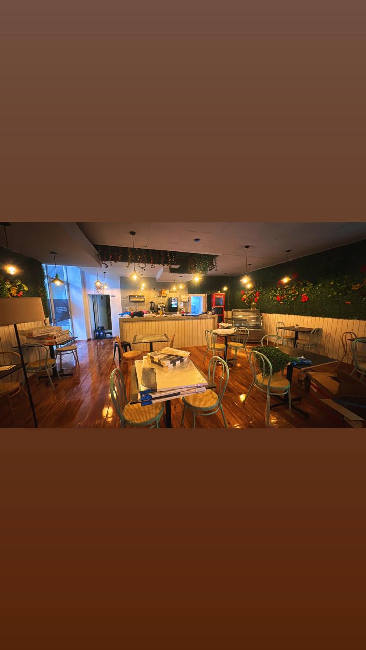 Vista general del café Roots CP Coffee Restaurant